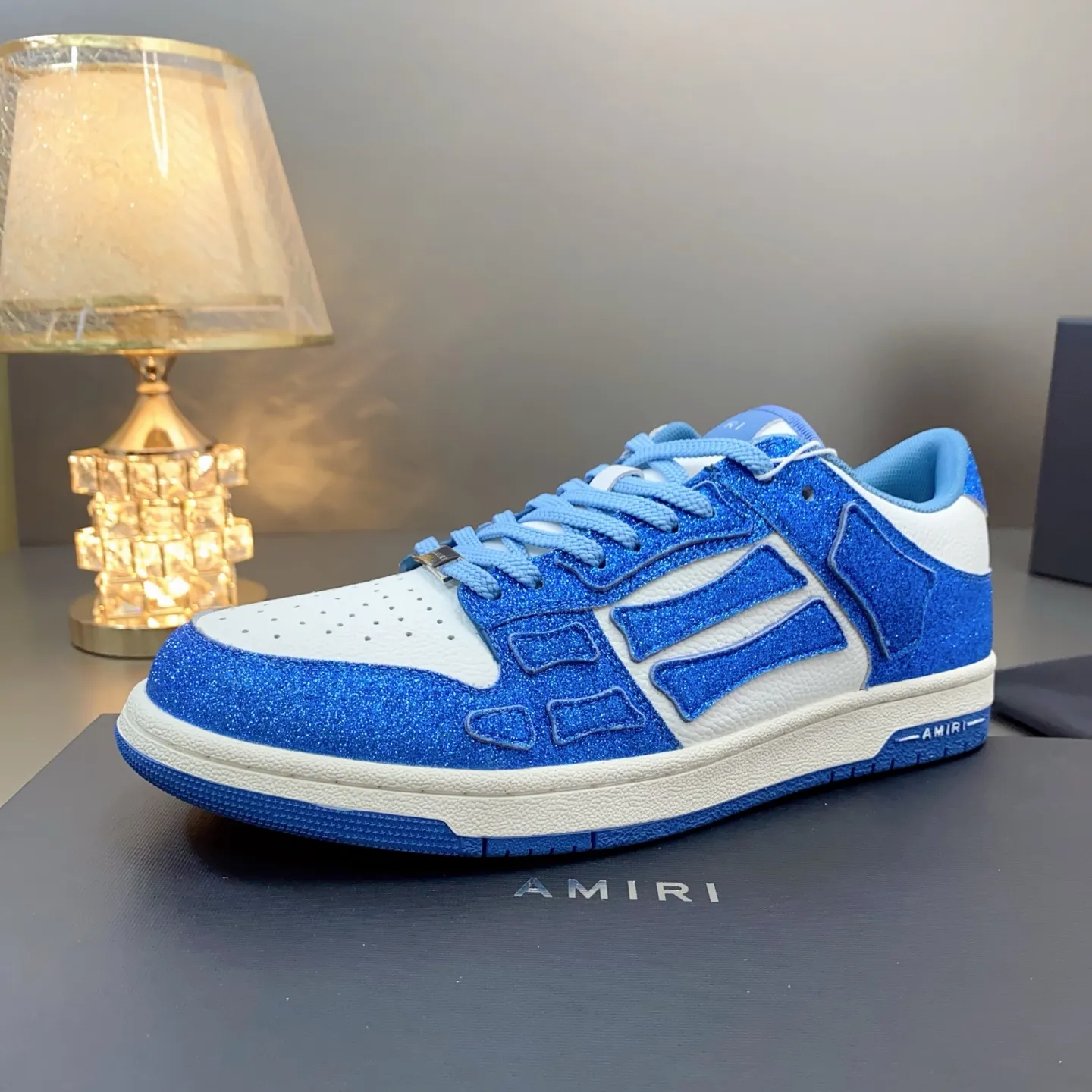 p580🐮🐮AMIRI Couple Style👑 The latest The Pacific Series Couple Style💀🦴Bone Stars Casual Sports Shoes Skateboard Shoes✔️ AMIRI's Pacific shoes are a sneaker that combines luxury and street style. Many celebrities and Internet celebrities have the same style. Its design and workmanship are very exquisite. Made of high-grade cow leather, soft to the touch and highly durable. 💎Fabrics: Original custom imported first-layer cowhide 💎Inner lining: Original customized breathable mesh 💎Foot: Original injection molded one-piece, comfortable, wear-resistant and not tiring for feet 💎Outsole: Original 1:1 molded three-color sole Original outsole 💎Sole thickness: 3CM 💎Size: Female 35-40 Male 39-46 💎Price; Top version 👑Special remarks Remark: (Female size 34 40 . Men's sizes 38 45 46 are customized and cannot be returned or exchanged. Please note when ordering! Thank you🤝🤝
